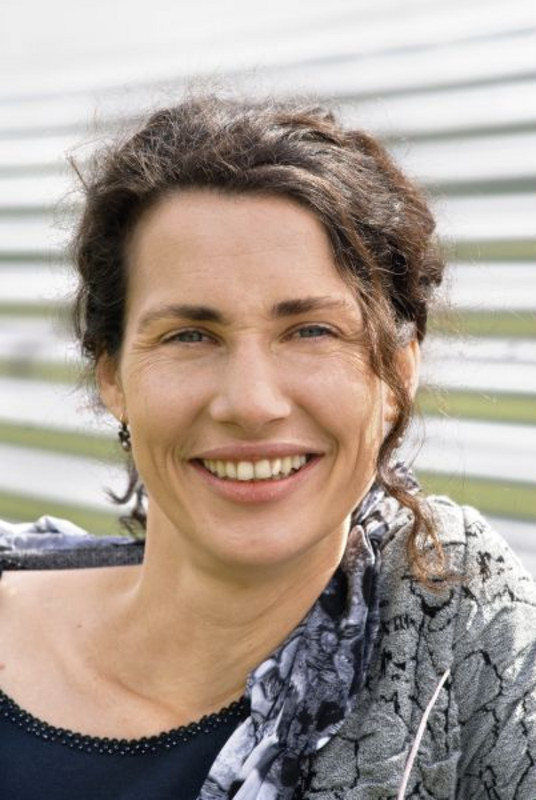 Julia Ostner, Professorin an der Universität Göttingen und am Deutschen Primatenzentrum – Leibniz-Institut für Primatenforschung, leitet die Forschungsstation Phu Khieo in Thailand und forscht dort an Assammakaken. Foto: Ingo Bulla Julia Ostner, Professorin an der Universität Göttingen und am Deutschen Primatenzentrum – Leibniz-Institut für Primatenforschung, leitet die Forschungsstation Phu Khieo in Thailand und forscht dort an Assammakaken. Foto: Ingo Bulla