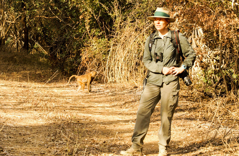 Das Foto zeigt Julia Fischer in Afrika.